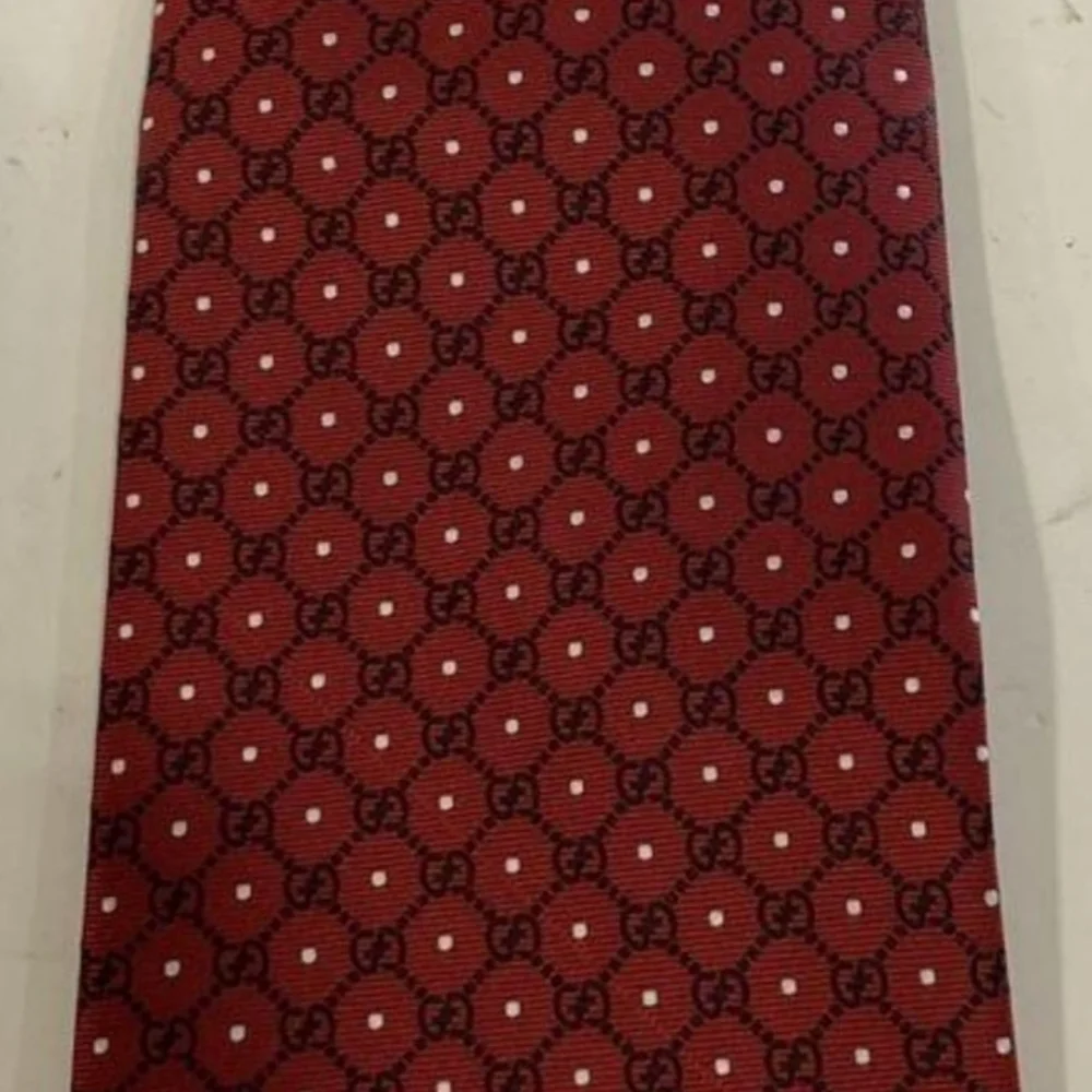 Gucci GG Logo Print Black Red White Silk Tie